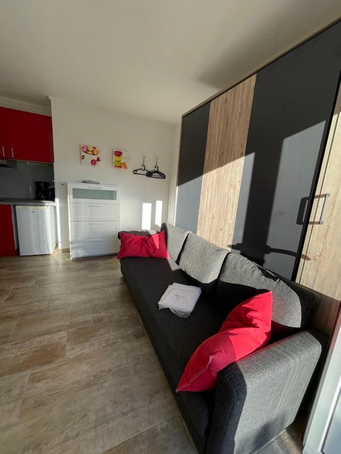 Le Club Des Cigales Apartment Hyères Екстериор снимка