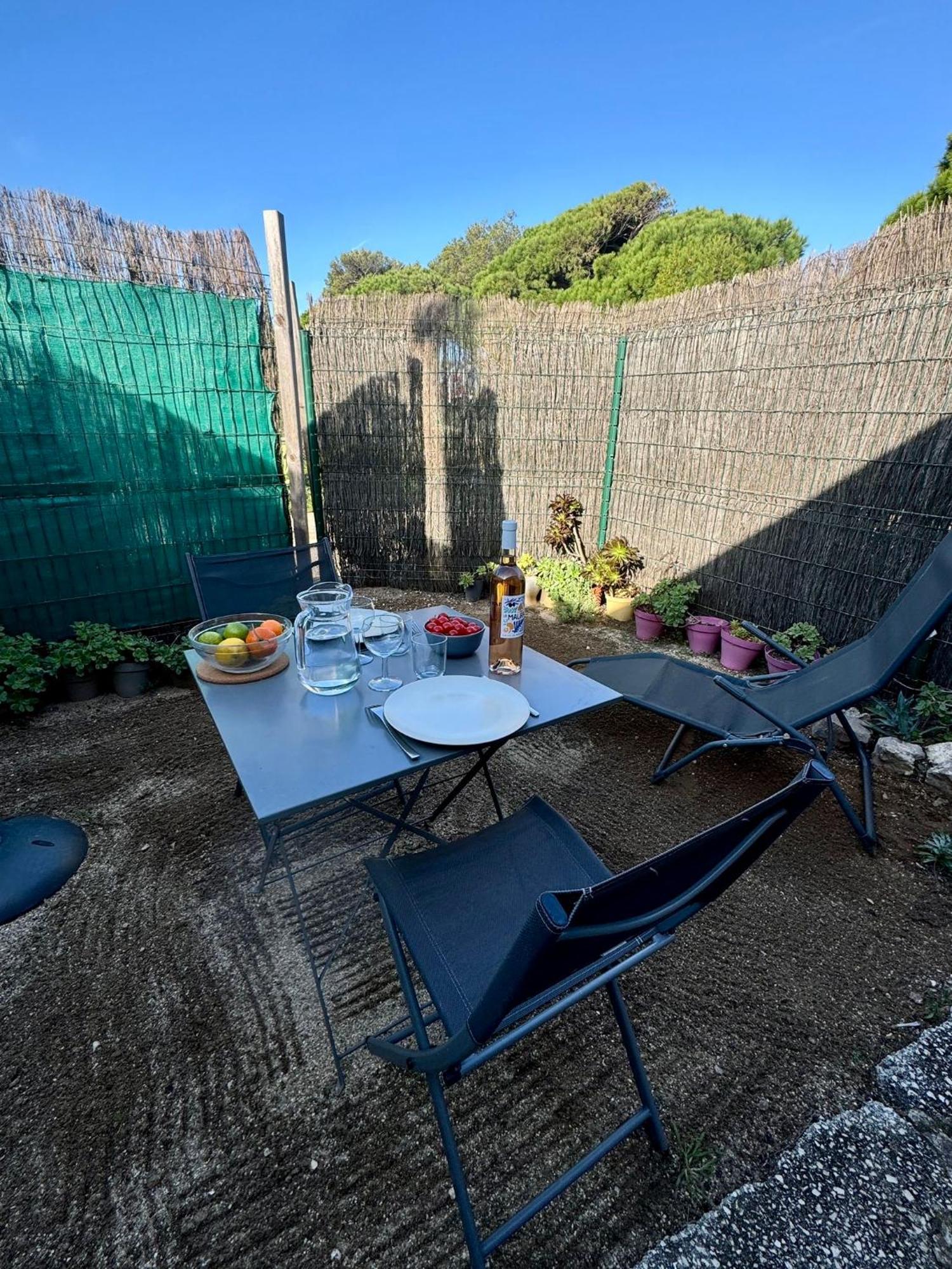 Le Club Des Cigales Apartment Hyères Екстериор снимка