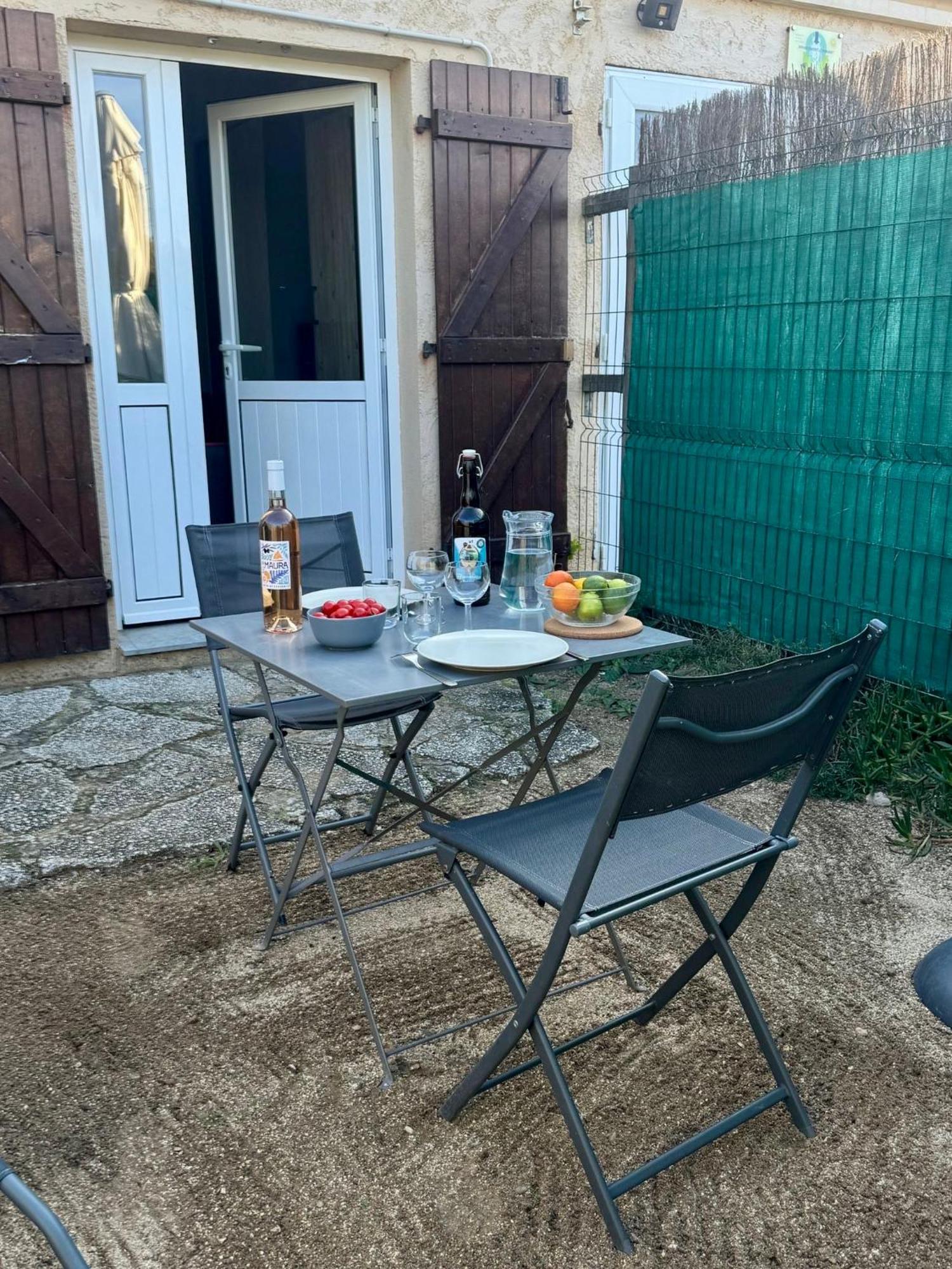 Le Club Des Cigales Apartment Hyères Екстериор снимка
