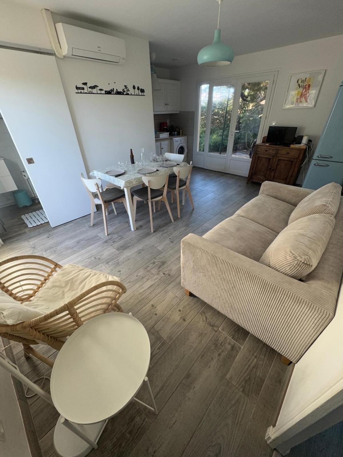 Le Club Des Cigales Apartment Hyères Екстериор снимка